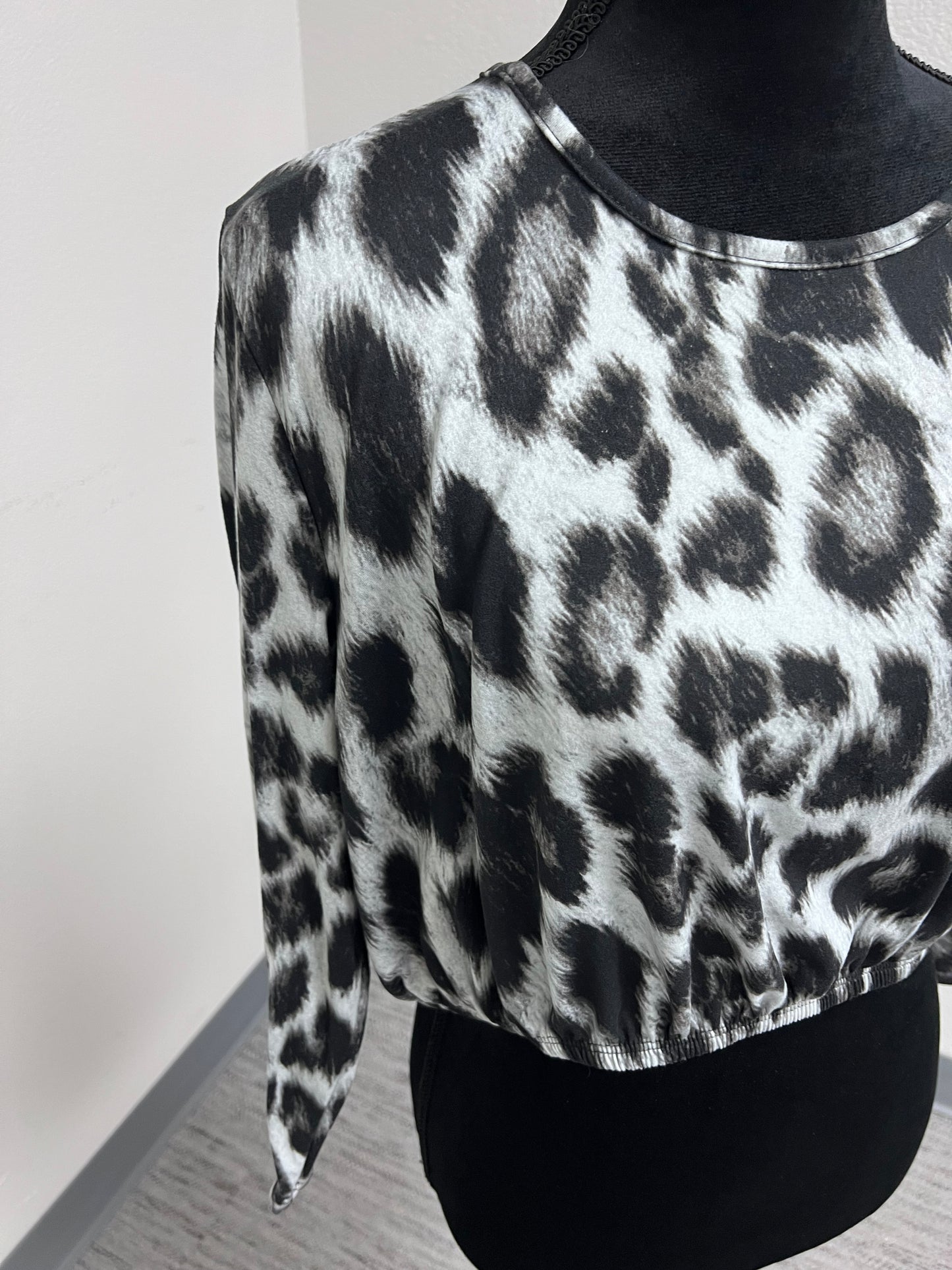 Plus Size Cropped Layering Shirt-Leopard print
