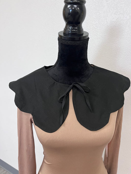 Scalloped Edge Detachable Collar