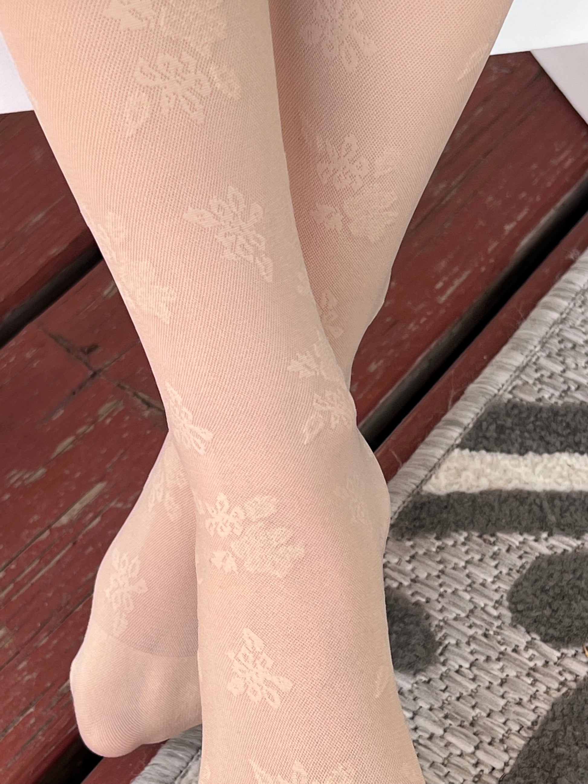 Floral lace-like tights